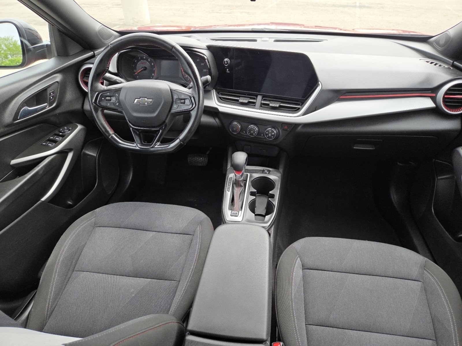 Used 2024 Chevrolet Trax RS w/ Driver Confidence Package FWD image 20