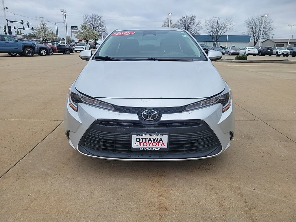 Used 2025 Toyota Corolla LE image 3
