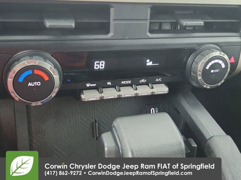 Used 2024 Toyota Tacoma TRD Off-Road image 28