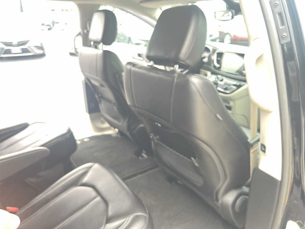 Used 2024 Chrysler Pacifica Touring-L FWD image 45