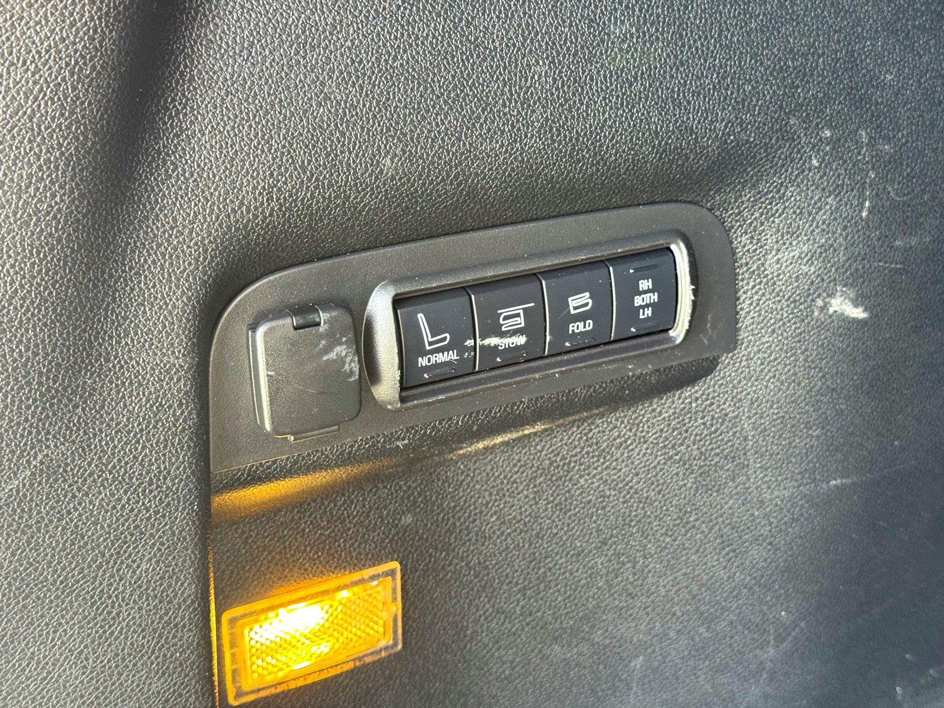 Used 2017 Ford Explorer Limited w/ Equipment Group 301A FWD image 9