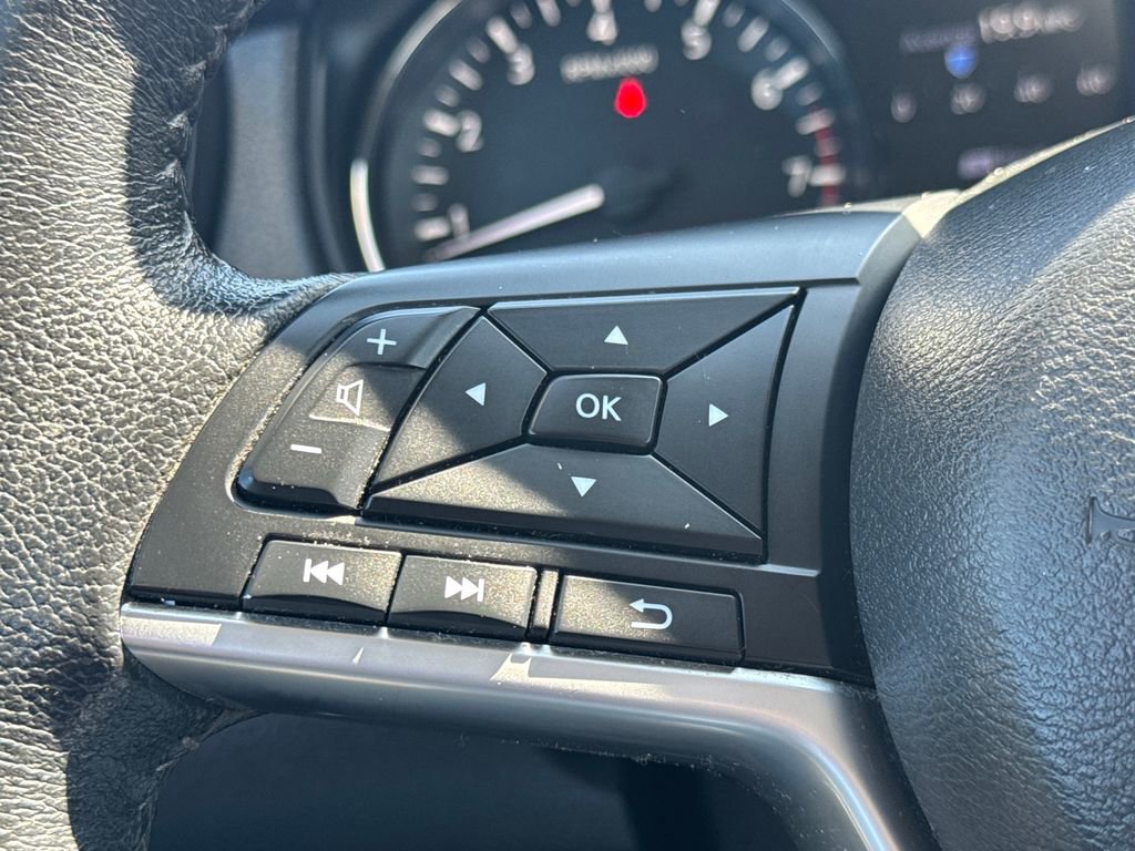 Used 2019 Nissan Rogue SV image 37