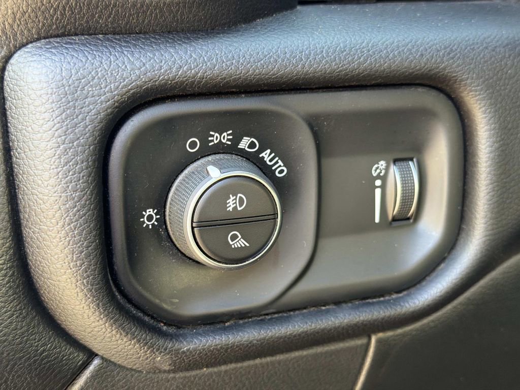 Used 2024 RAM 3500 Big Horn image 27