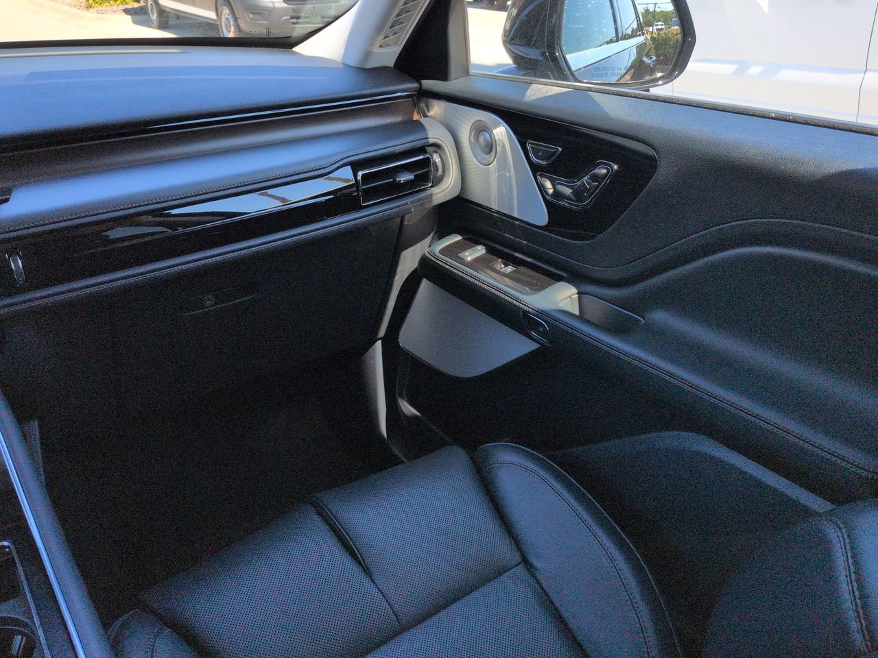 Certified 2025 Lincoln Aviator Reserve w/ Equipment Group 201A image 17