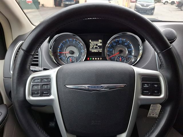 Used 2016 Chrysler Town & Country Touring image 23