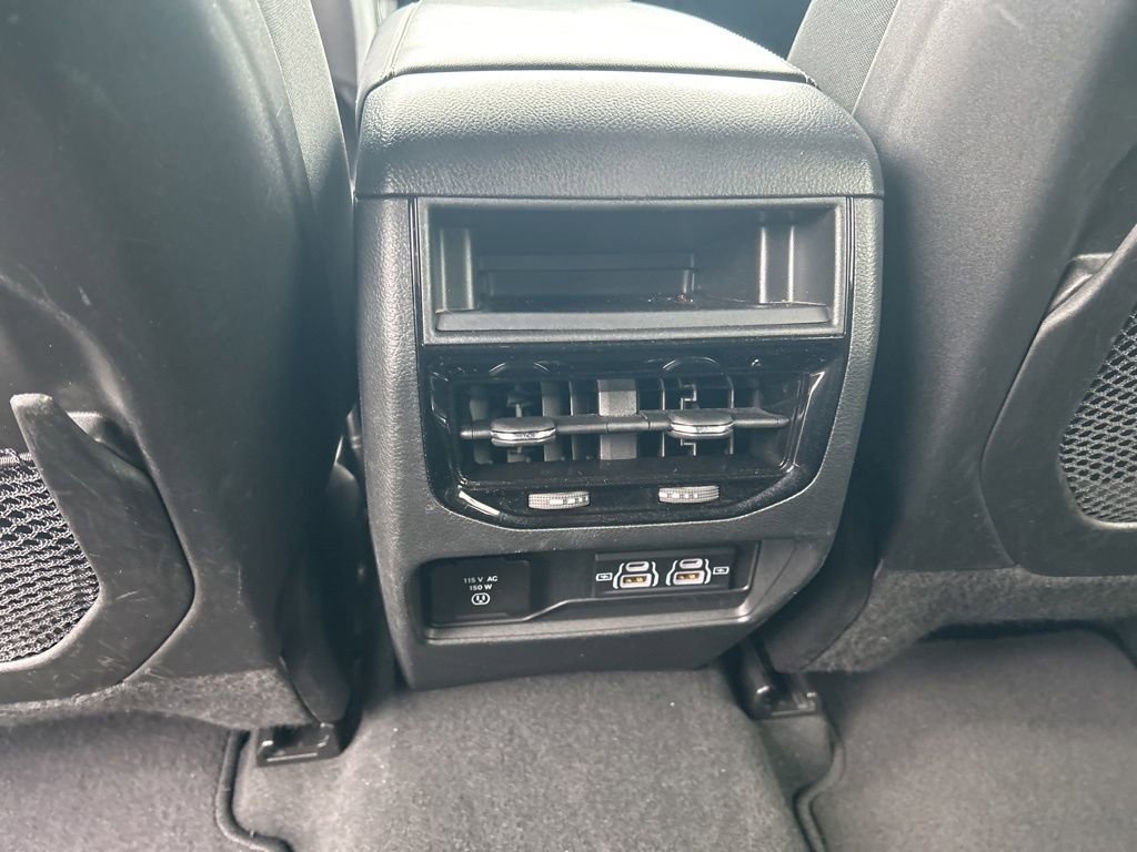 Used 2025 Jeep Grand Cherokee Altitude RWD image 22