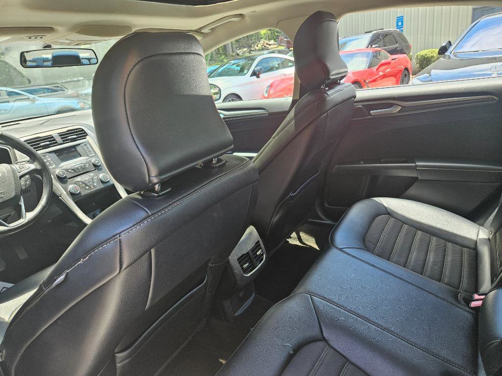 Used 2017 Ford Fusion SE w/ Equipment Group 601A FWD image 25