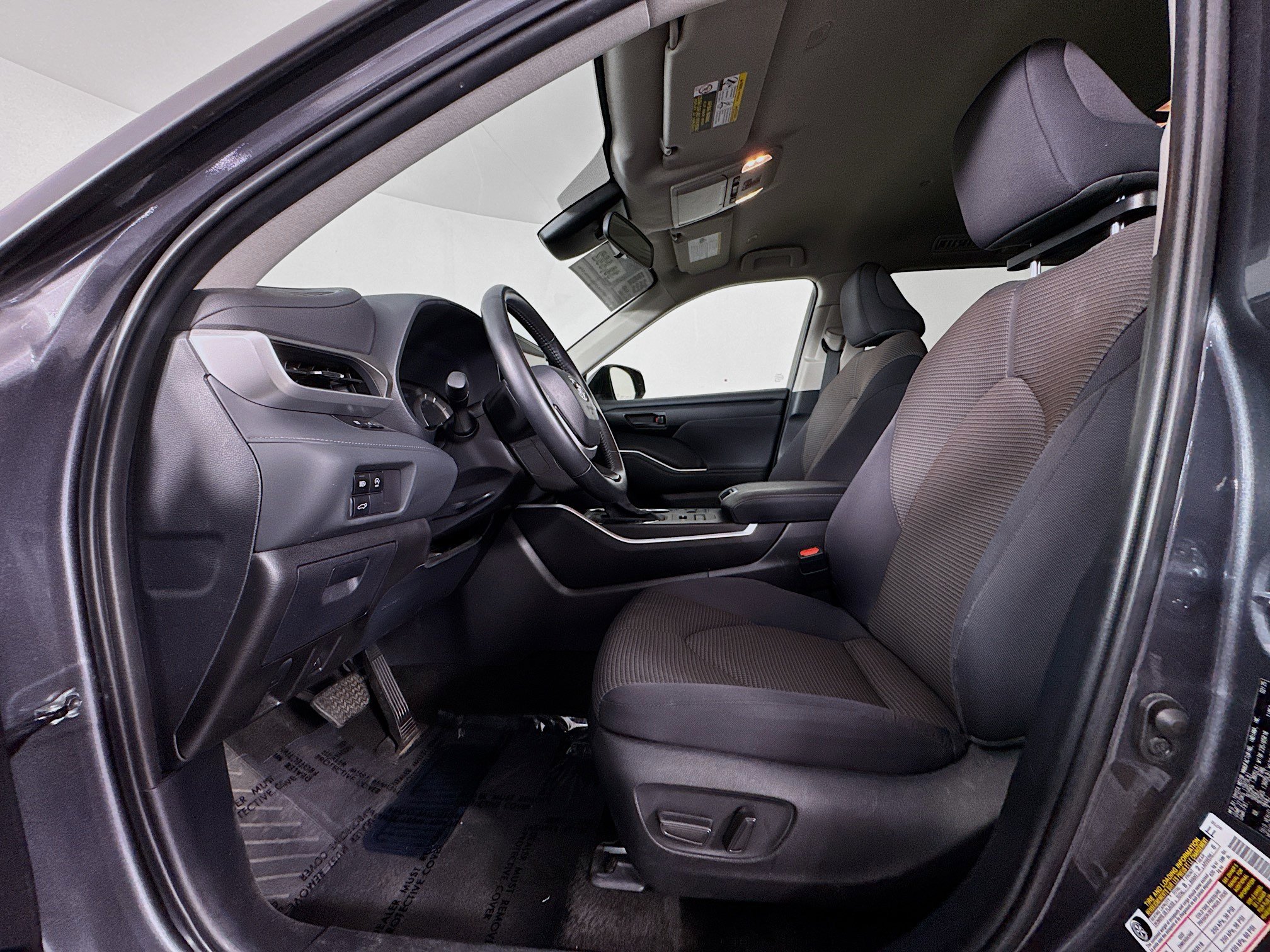 Used 2025 Toyota Highlander LE AWD/4WD image 19