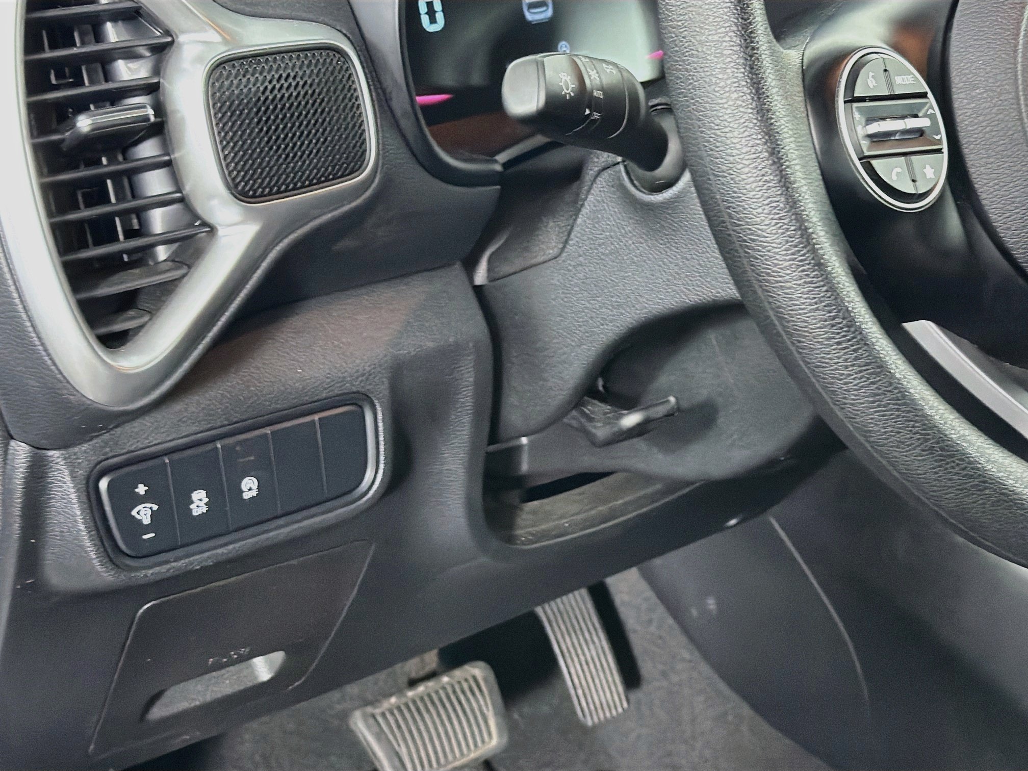 Used 2025 Kia Soul LX w/ LX Technology Package FWD image 17