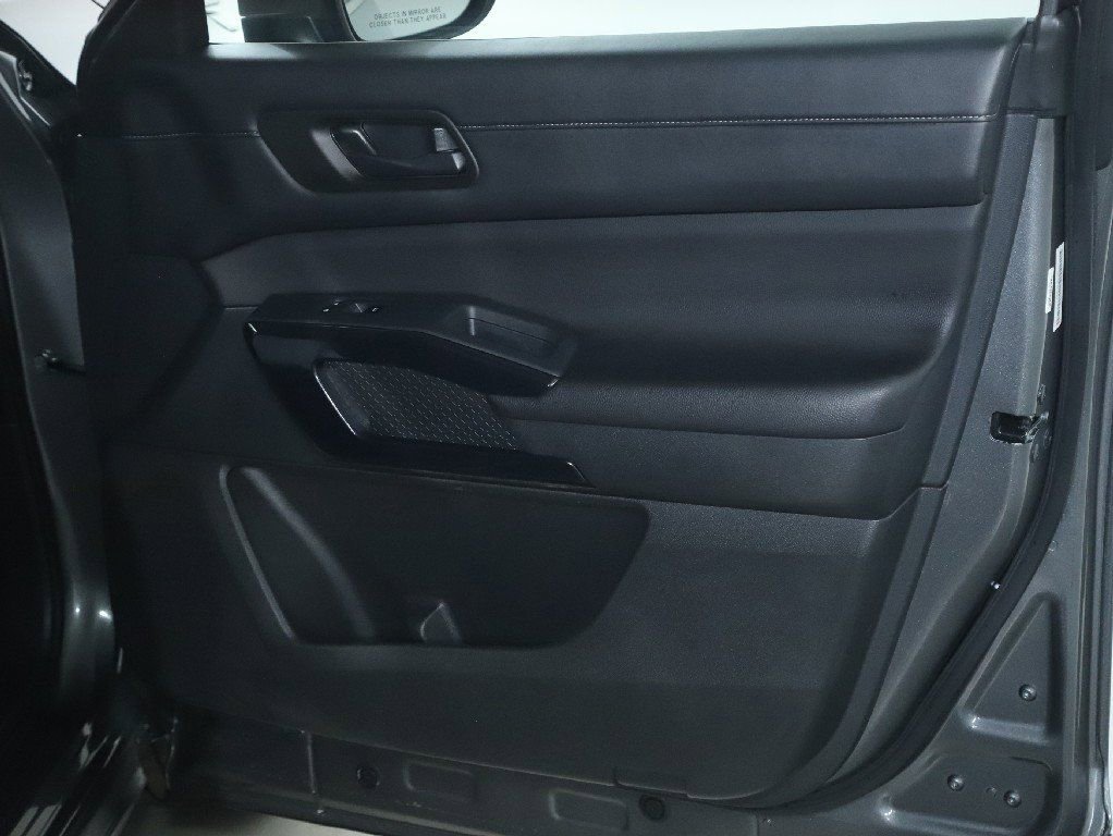 Used 2025 Nissan Pathfinder SV image 36