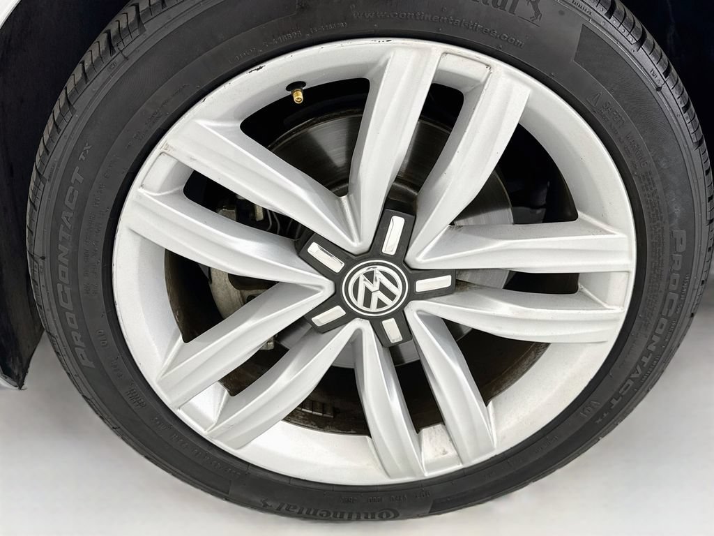 Used 2017 Volkswagen Passat 1.8T SEL Premium FWD image 29