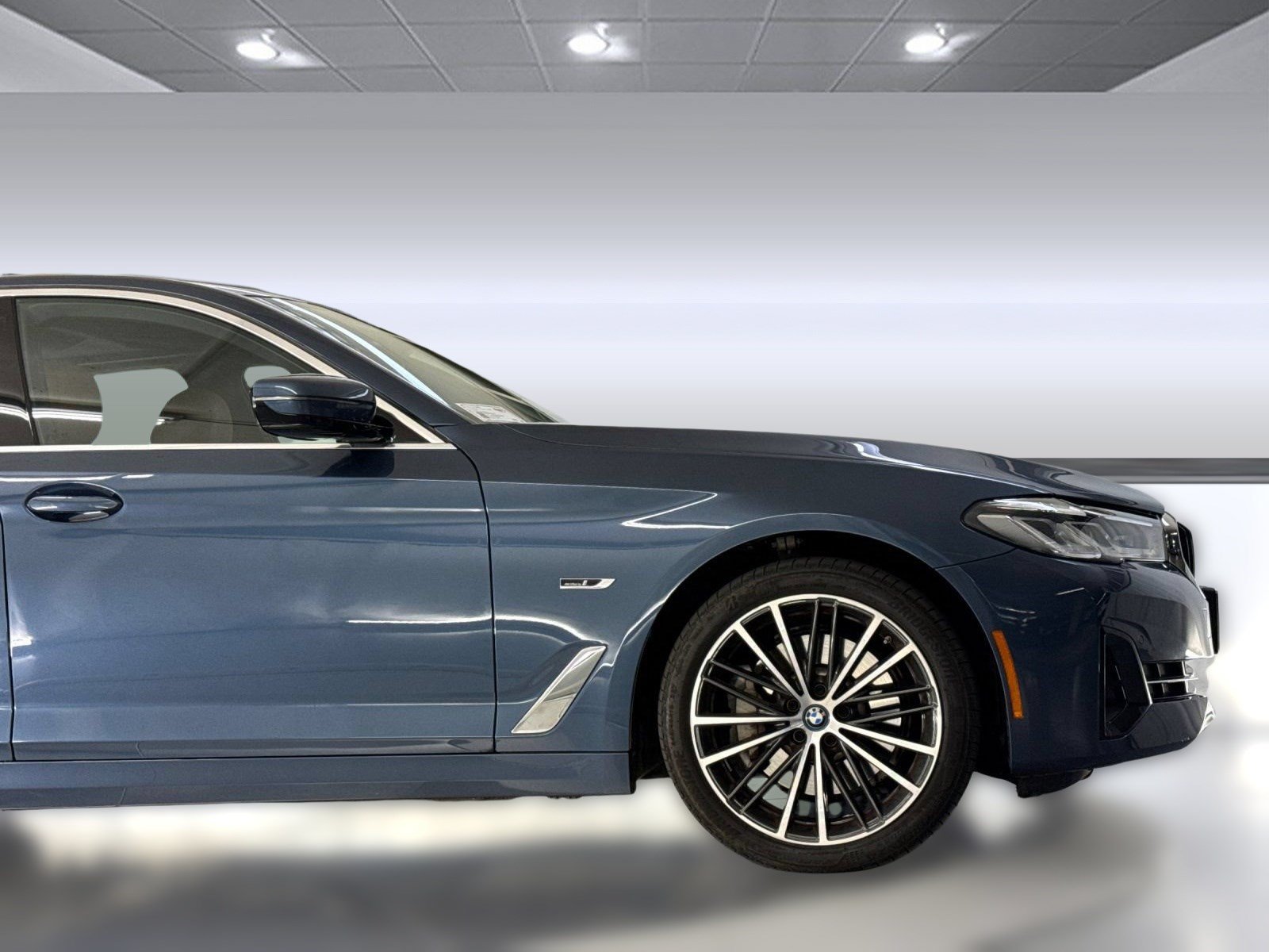 Used 2023 BMW 530e w/ Premium Package RWD image 35