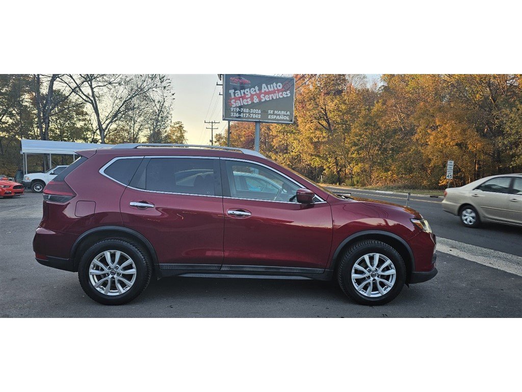 Used 2018 Nissan Rogue SV image 1