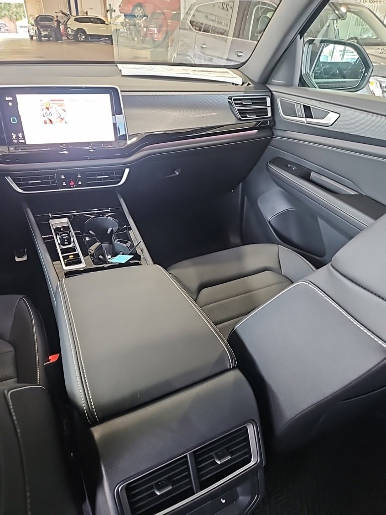New 2026 Volkswagen Atlas Cross Sport SEL R-Line image 25