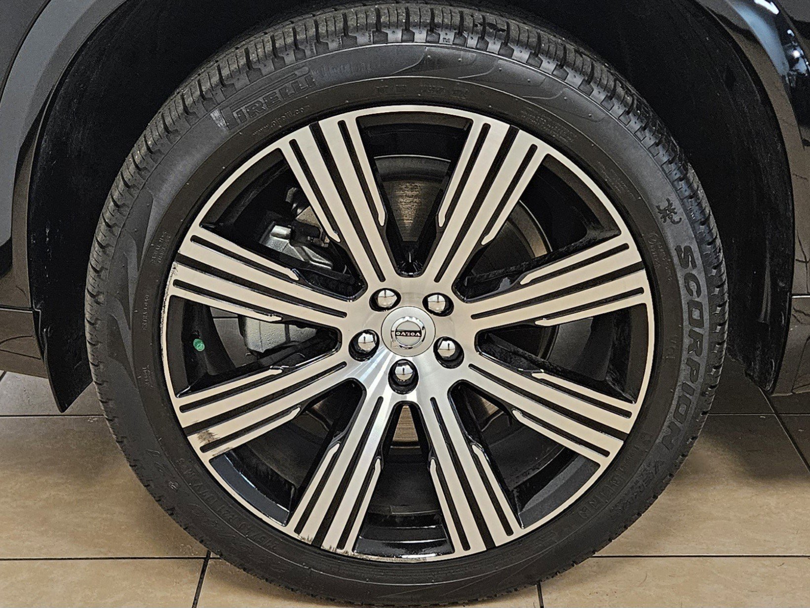 Used 2025 Volvo XC90 B6 Plus w/ Protection Package Premier image 40