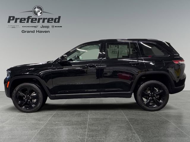 Used 2024 Jeep Grand Cherokee Limited w/ Black Appearance Package image 9