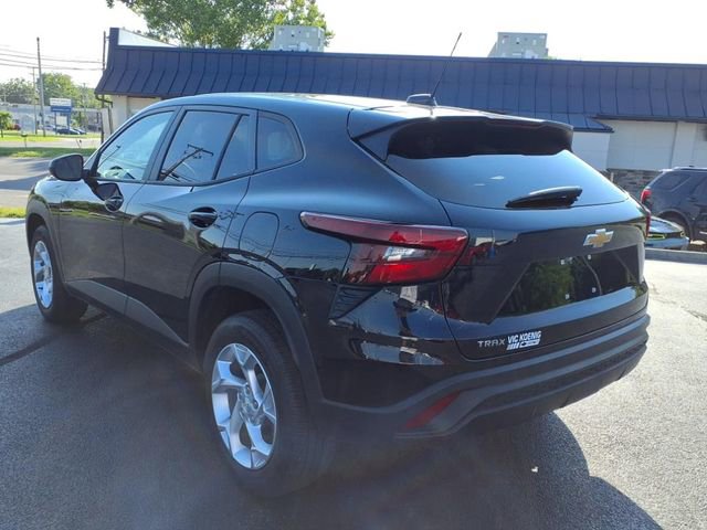 Used 2024 Chevrolet Trax LS w/ LS Convenience Package image 4