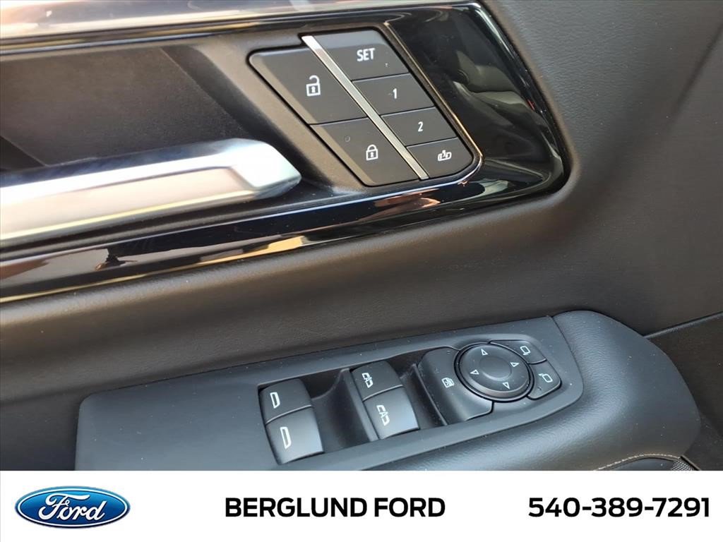 Used 2025 Chevrolet Tahoe LT AWD/4WD image 20