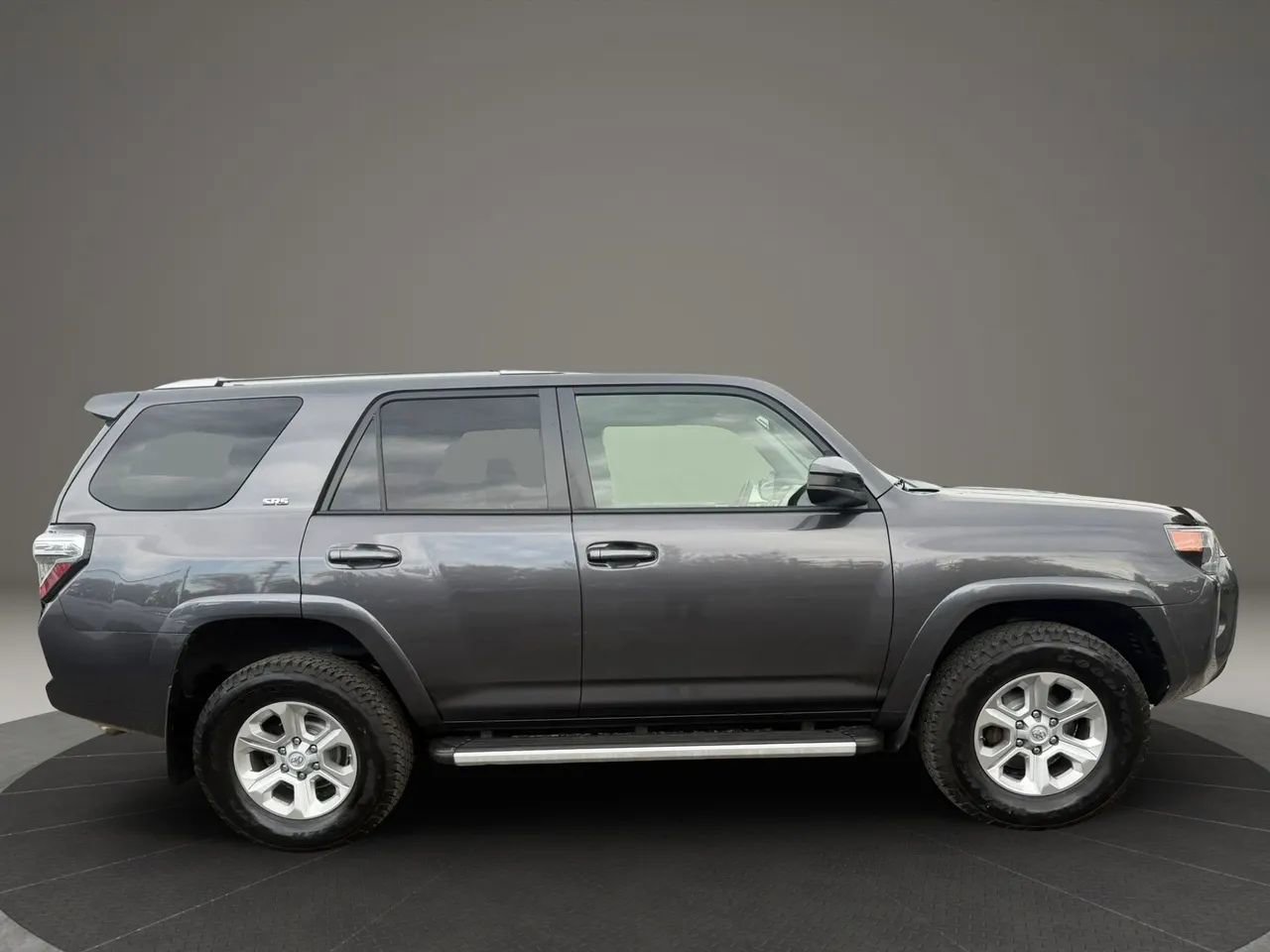 Used 2016 Toyota 4Runner SR5 AWD/4WD image 4