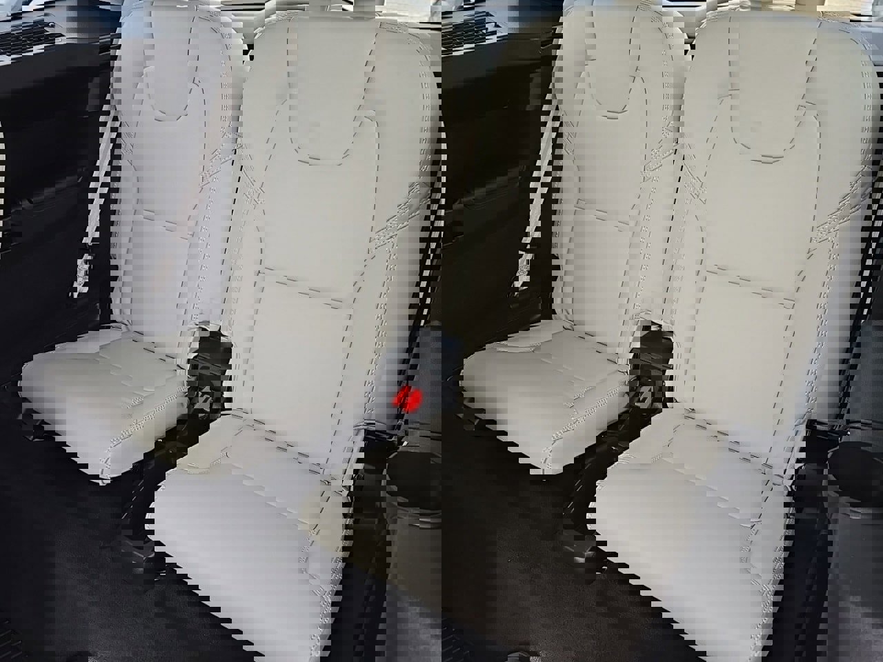 Used 2025 Volvo XC90 B6 Ultra w/ Protection Package Premier image 32