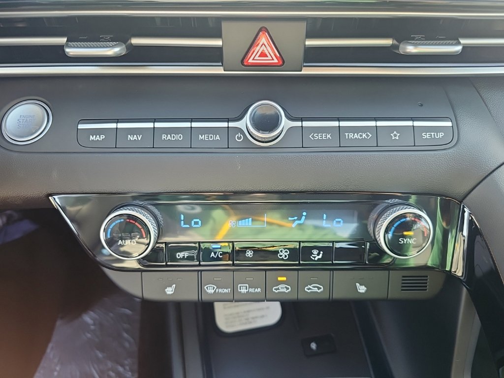 New 2026 Hyundai Elantra Limited FWD image 19