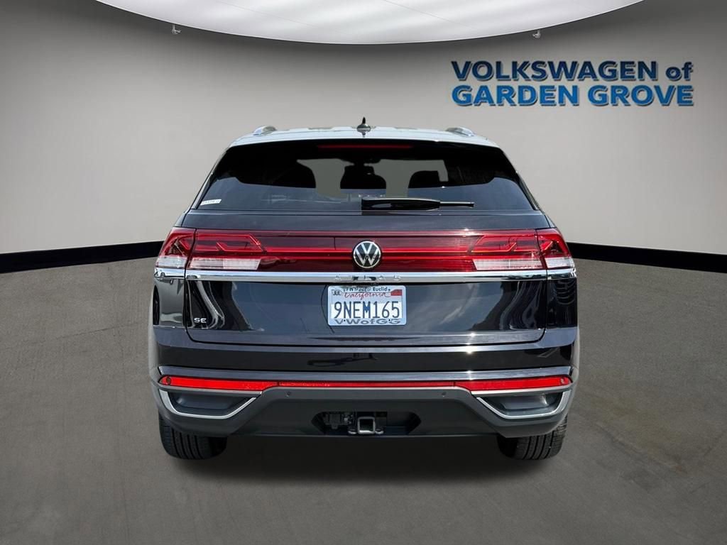 Used 2024 Volkswagen Atlas Cross Sport SE FWD image 6