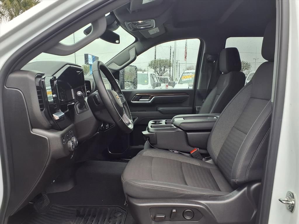 Used 2025 Chevrolet Silverado 2500 LT w/ Safety Package image 17