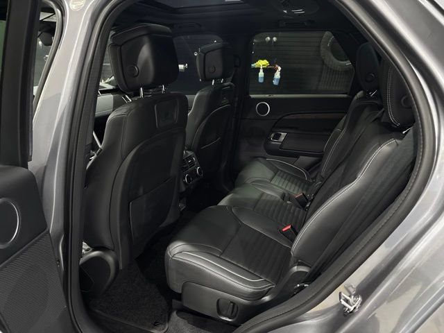 Used 2024 Land Rover Discovery Dynamic SE AWD/4WD image 15