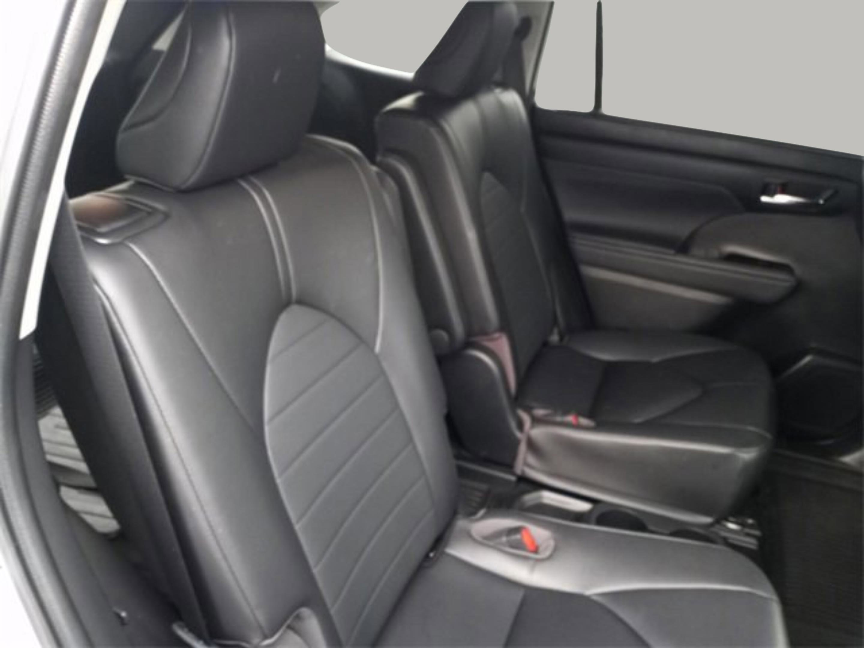 Used 2023 Toyota Highlander XLE AWD/4WD image 34