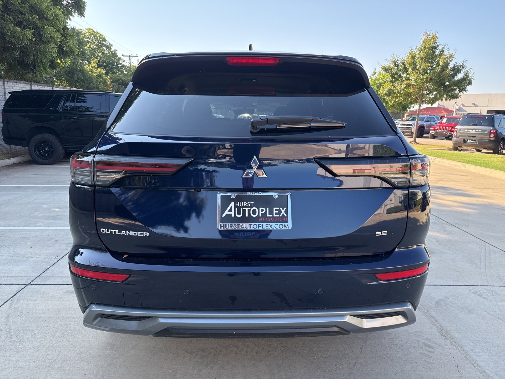 New 2025 Mitsubishi Outlander SE image 2