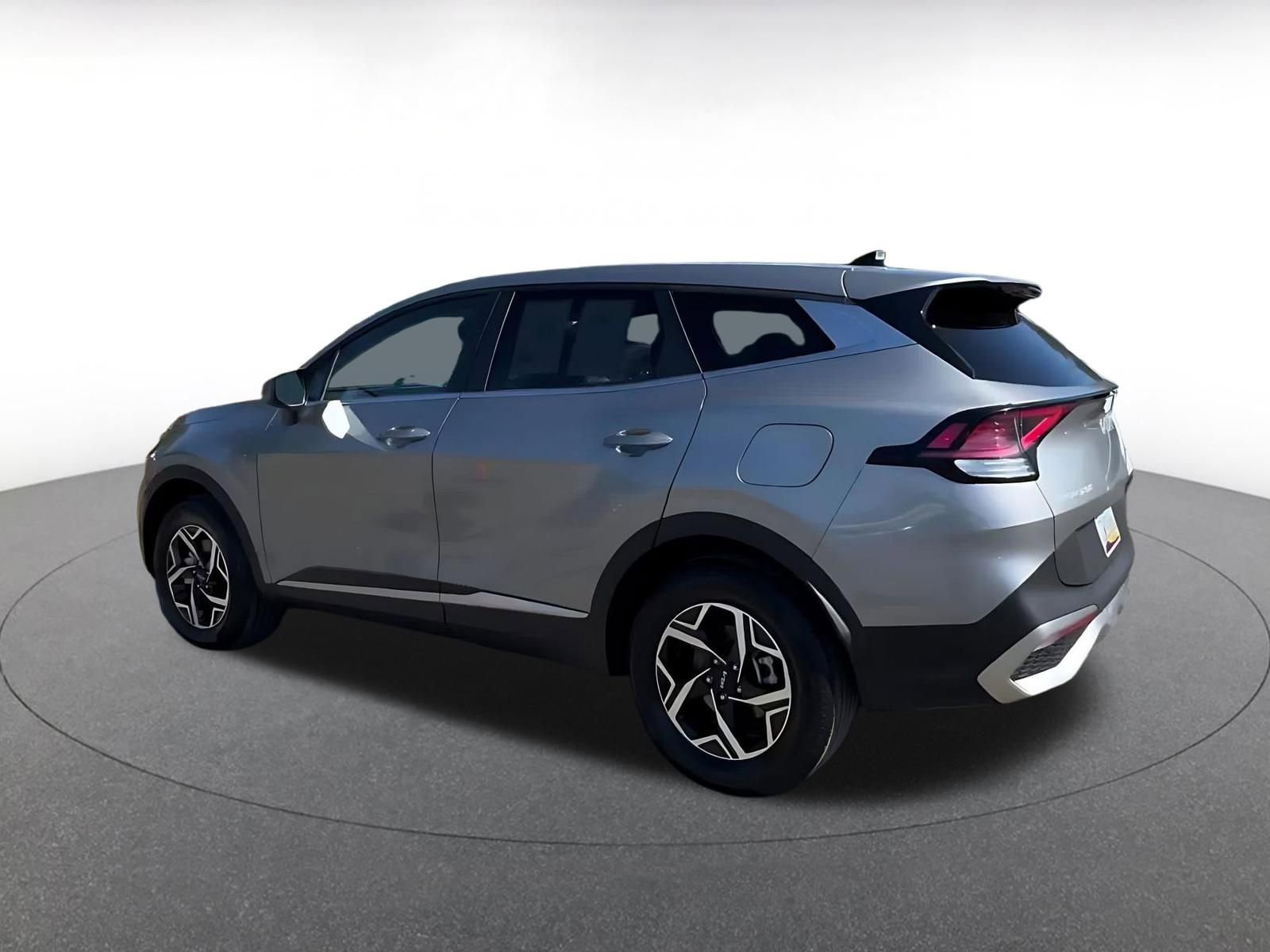 Used 2025 Kia Sportage LX image 10