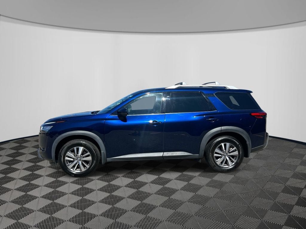 Used 2022 Nissan Pathfinder SL AWD/4WD image 2