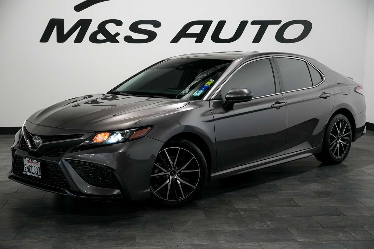 Used 2021 Toyota Camry SE FWD image 2