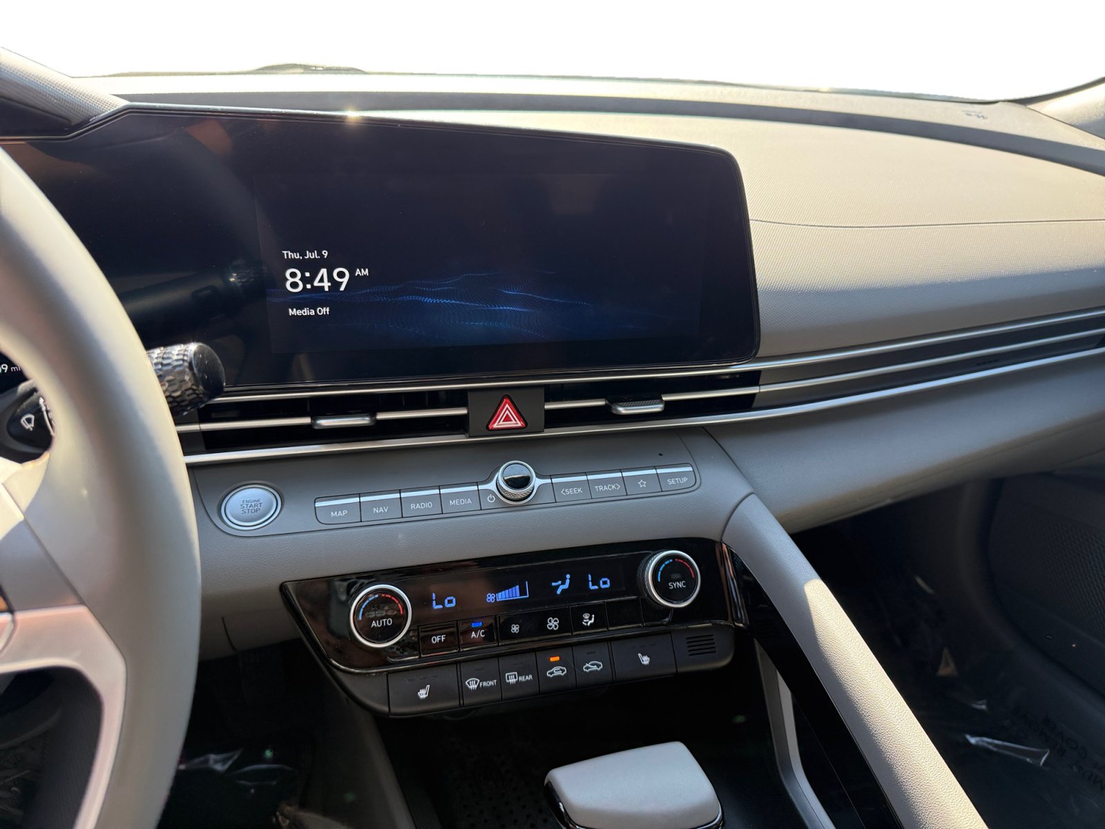 Used 2023 Hyundai Elantra SEL w/ Convenience Package FWD image 12