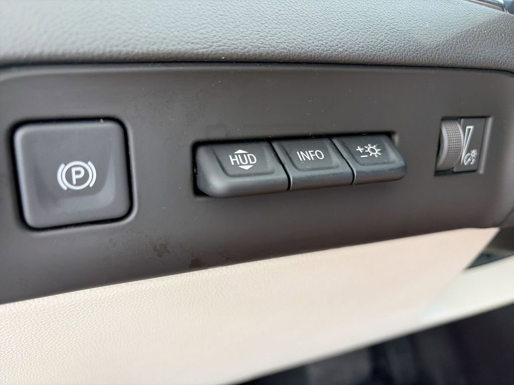 Used 2022 Buick Enclave Avenir w/ Avenir Technology Package image 24