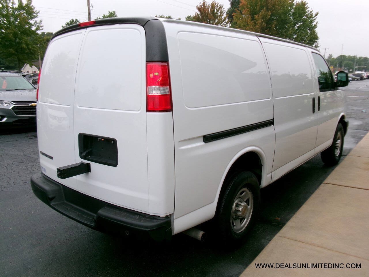 Used 2020 Chevrolet Express 3500 w/ Driver Convenience Package RWD image 3