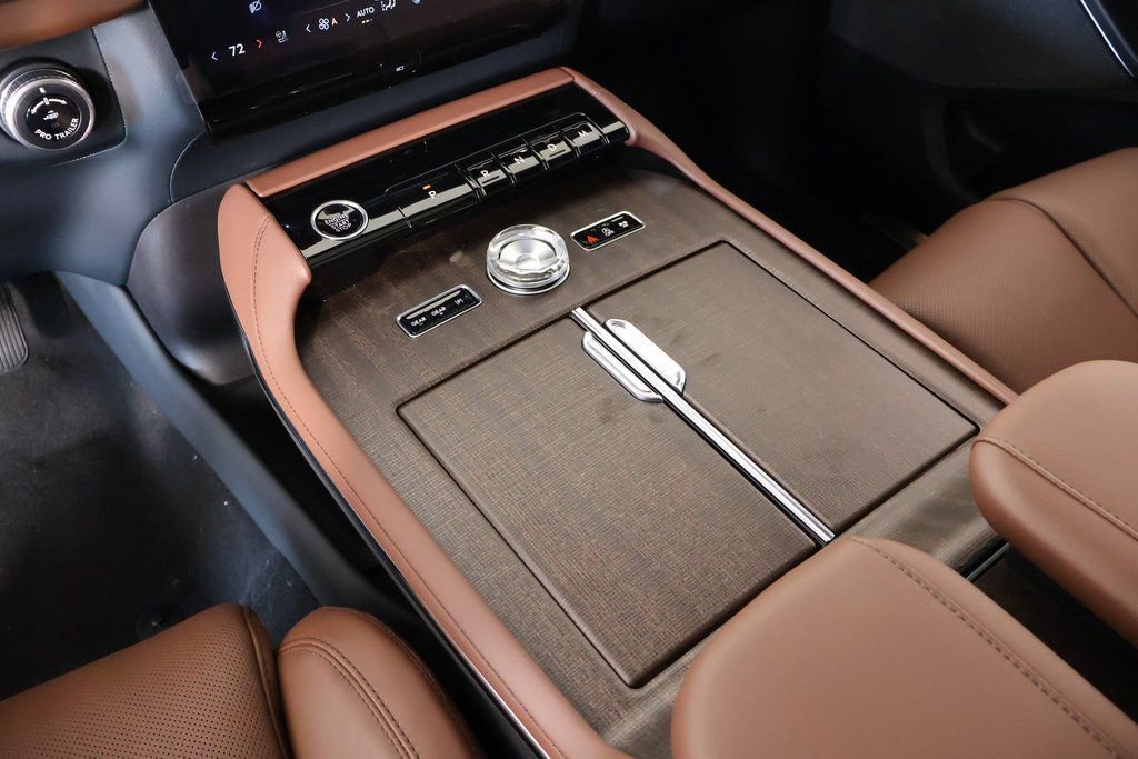 New 2025 Lincoln Navigator Reserve image 8