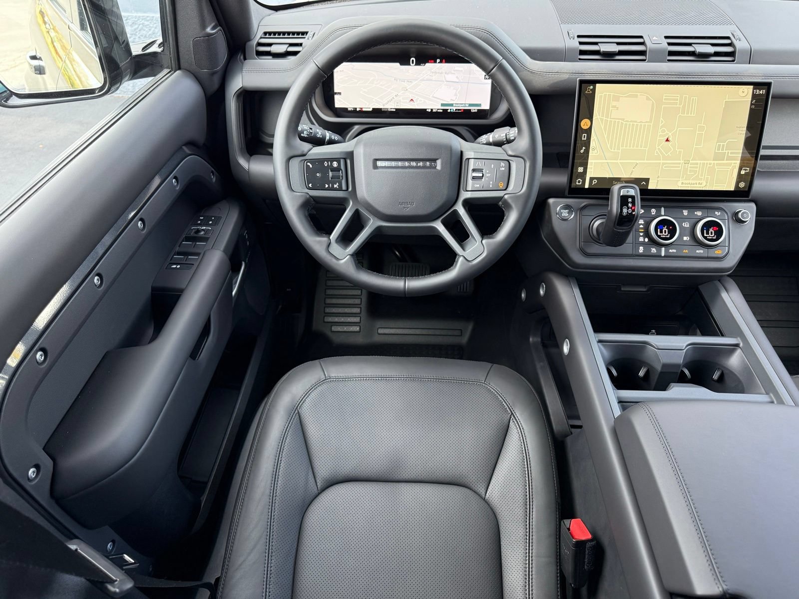 New 2025 Land Rover Defender 110 X-Dynamic SE AWD/4WD image 31