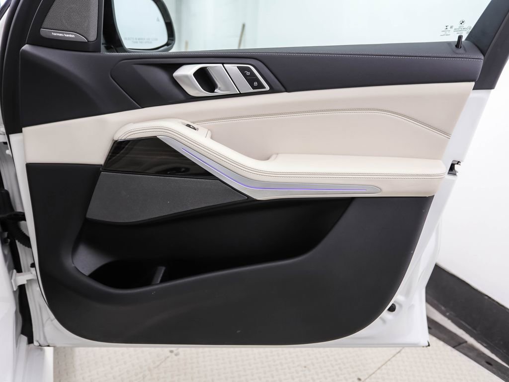 Used 2021 BMW X5 xDrive40i w/ M Sport Package image 27