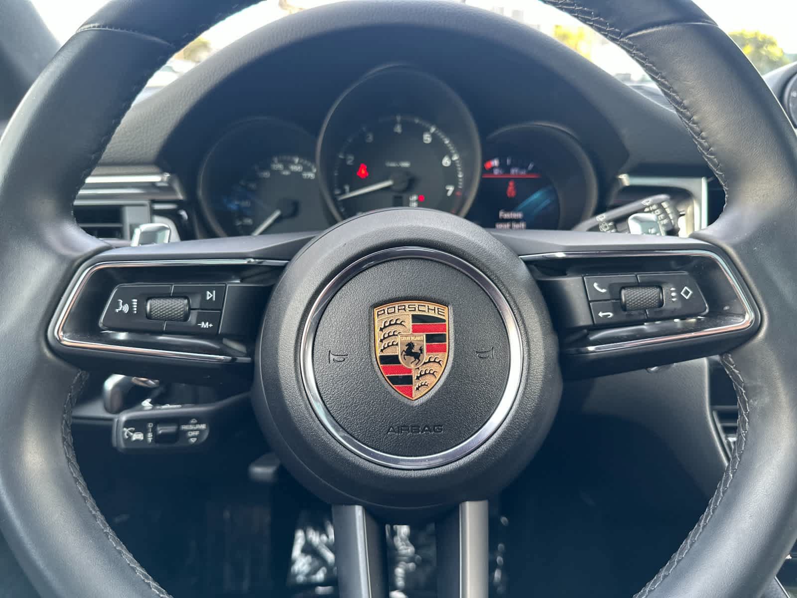 Certified 2025 Porsche Macan AWD/4WD image 26