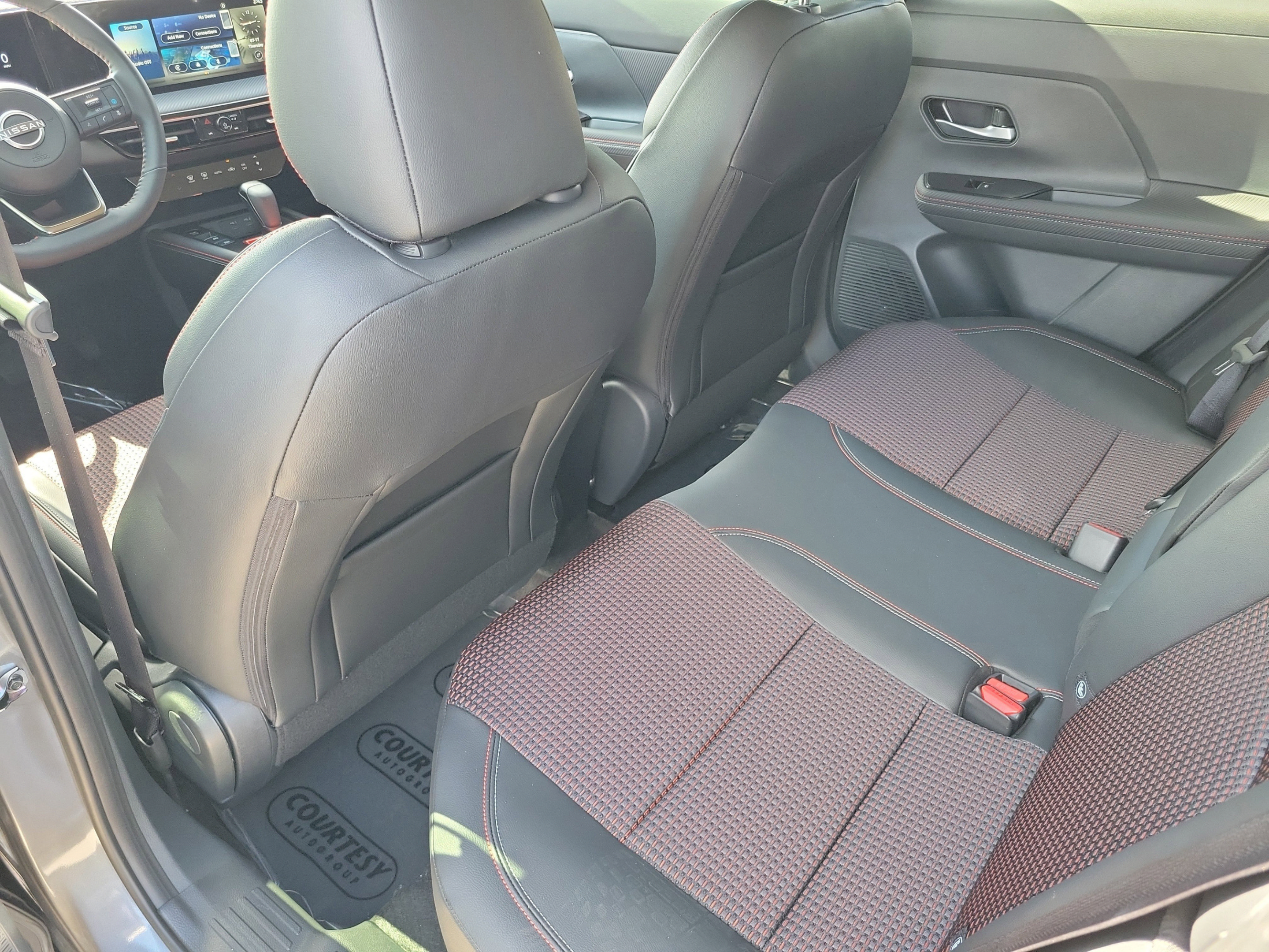Certified 2025 Nissan Kicks SR FWD image 12