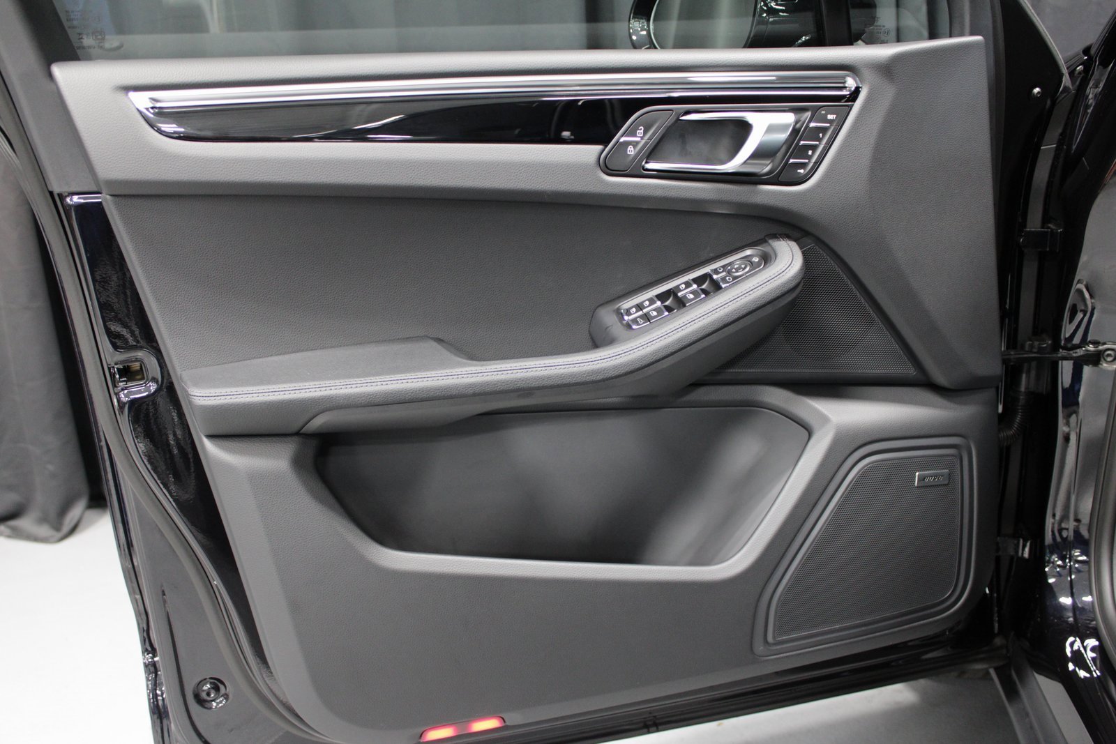 New 2026 Porsche Macan image 24