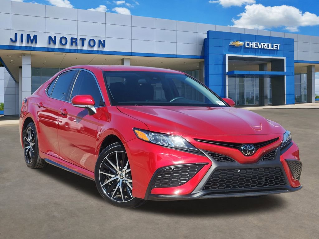 Used 2024 Toyota Camry SE image 1