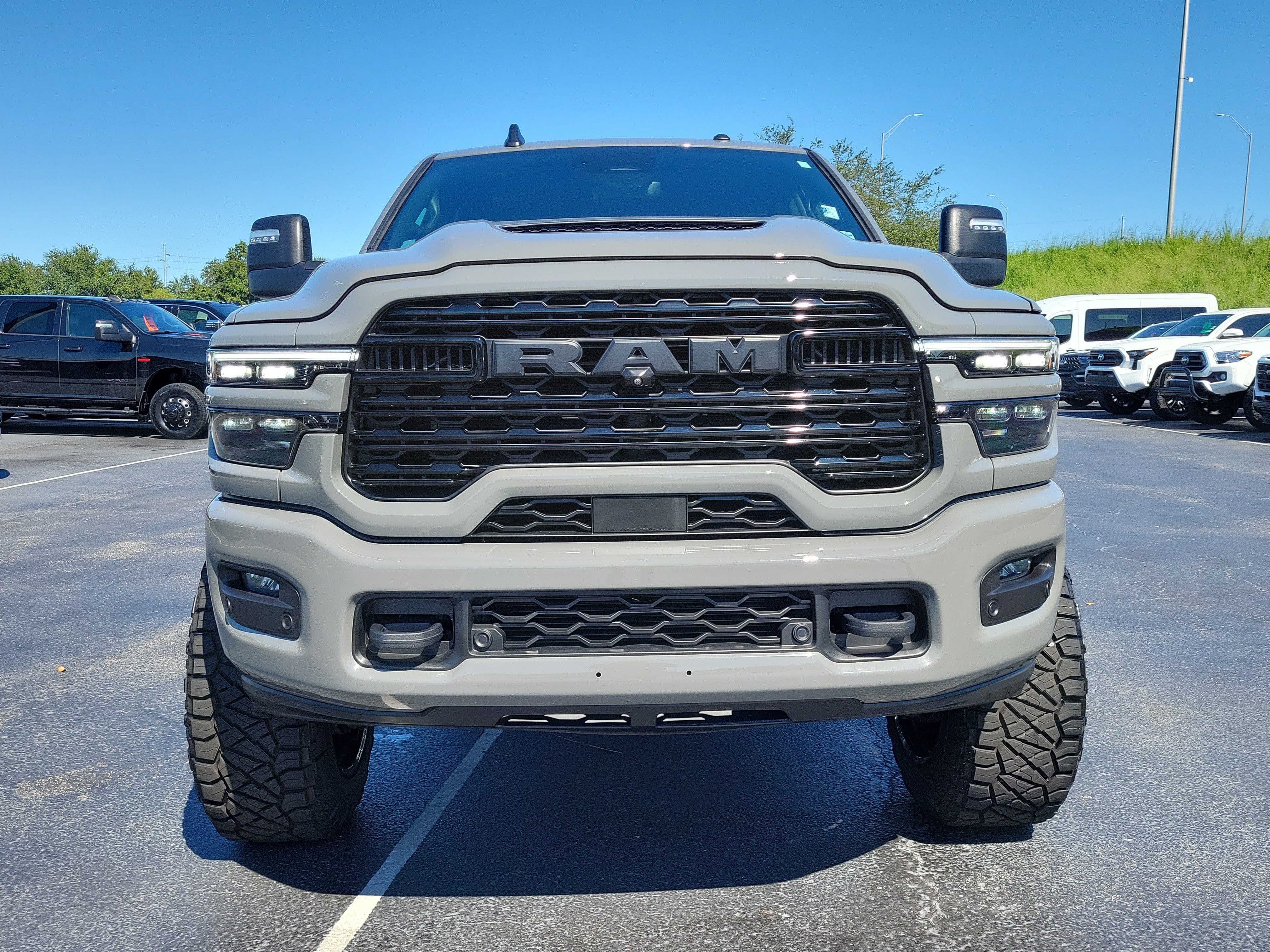 Used 2026 RAM 2500 Limited AWD/4WD image 2