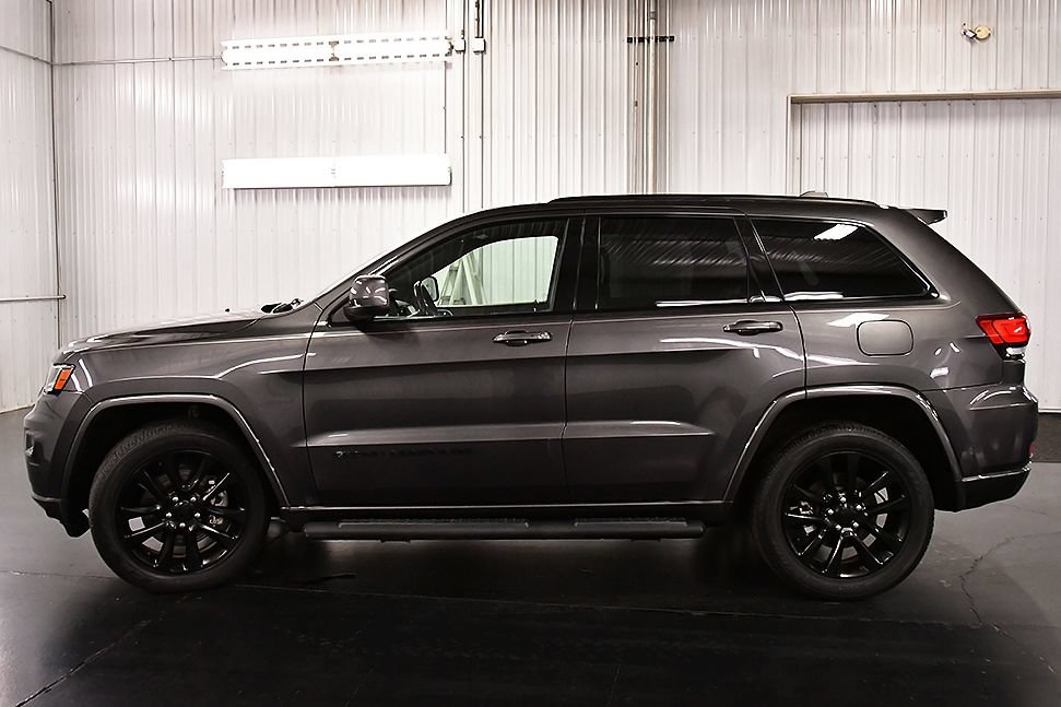 Used 2021 Jeep Grand Cherokee Laredo X AWD/4WD image 4
