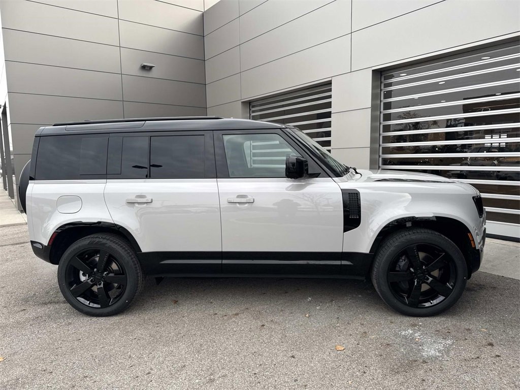 New 2026 Land Rover Defender 110 X-Dynamic SE image 8