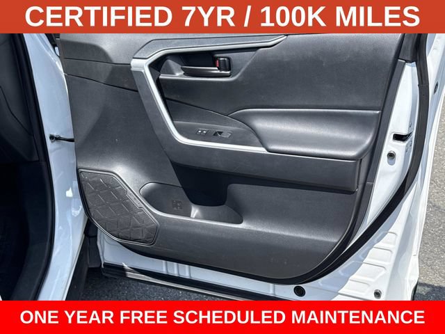 Used 2025 Toyota RAV4 LE AWD/4WD image 8