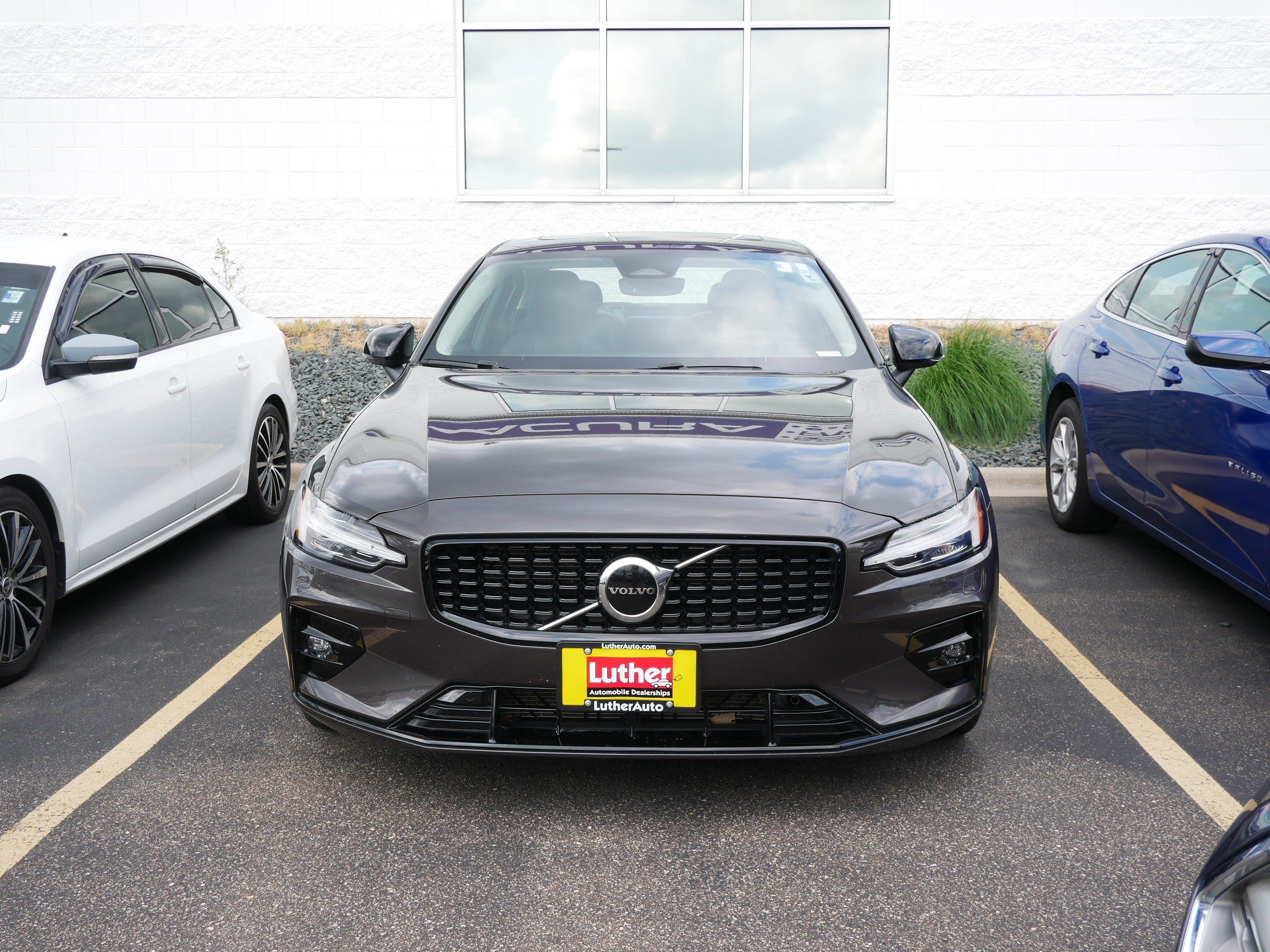 Used 2025 Volvo S60 B5 Core AWD/4WD image 2