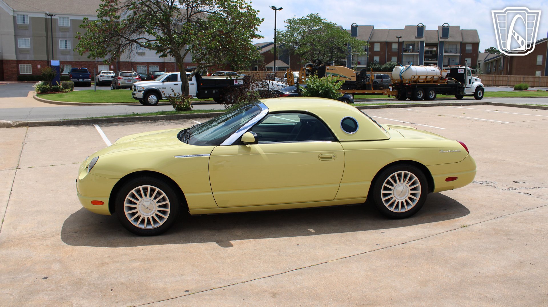 Used 2005 Ford Thunderbird RWD image 34