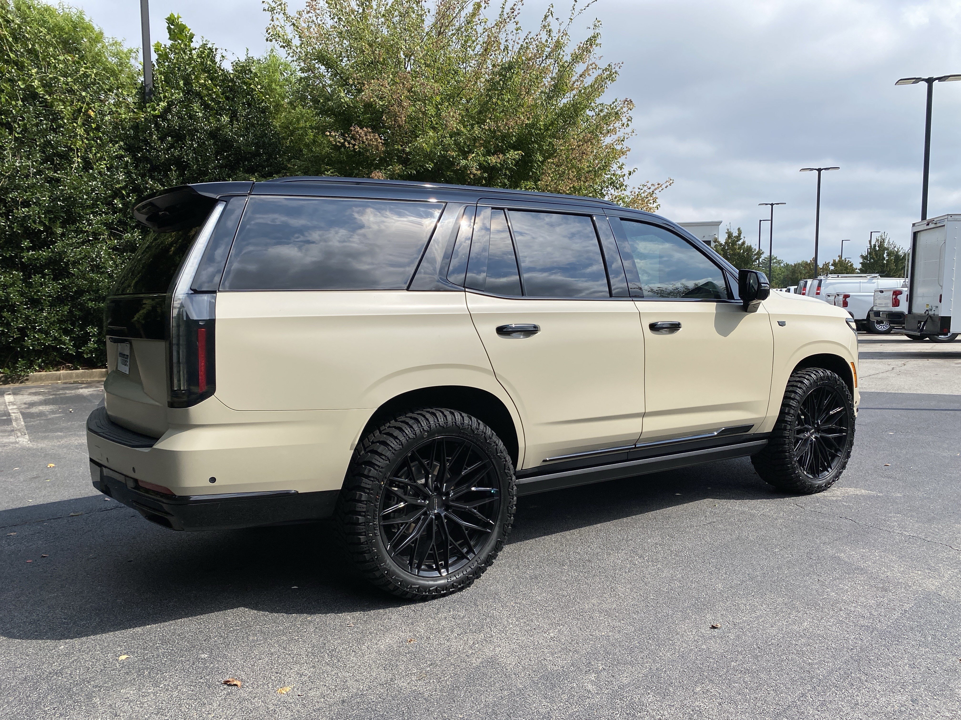 Used 2025 Cadillac Escalade Sport Platinum w/ LPO, Floor Liner Package AWD/4WD image 9